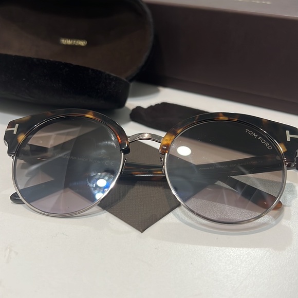 Tom Ford Alissa Sunglasses - Picture 7 of 9
